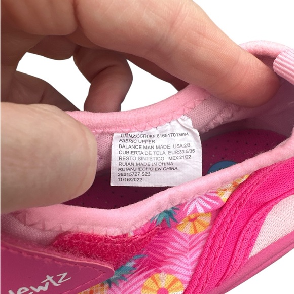 NEWTZ Girls Toe Bumper, WATER shoes, pink with pineapples, Tropical Sz 2/3 (Kid) - Picture 6 of 7